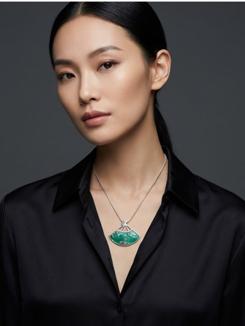 Foxy - Silver Toned Necklace with Enamel Fan Pendant